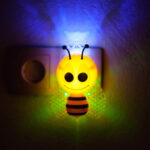 φωτιστικό νυκτός μέλισσα BEE 3XRLED RGB VITO